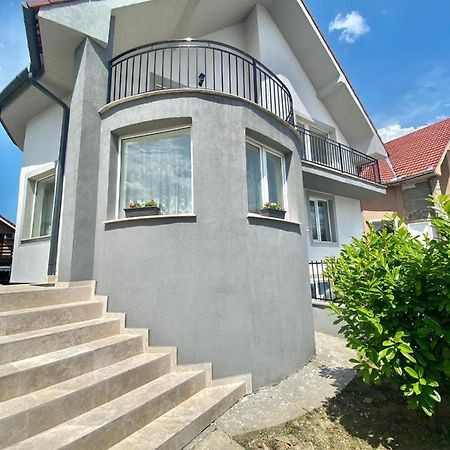 Anca'S Home 오라데아 외부 사진